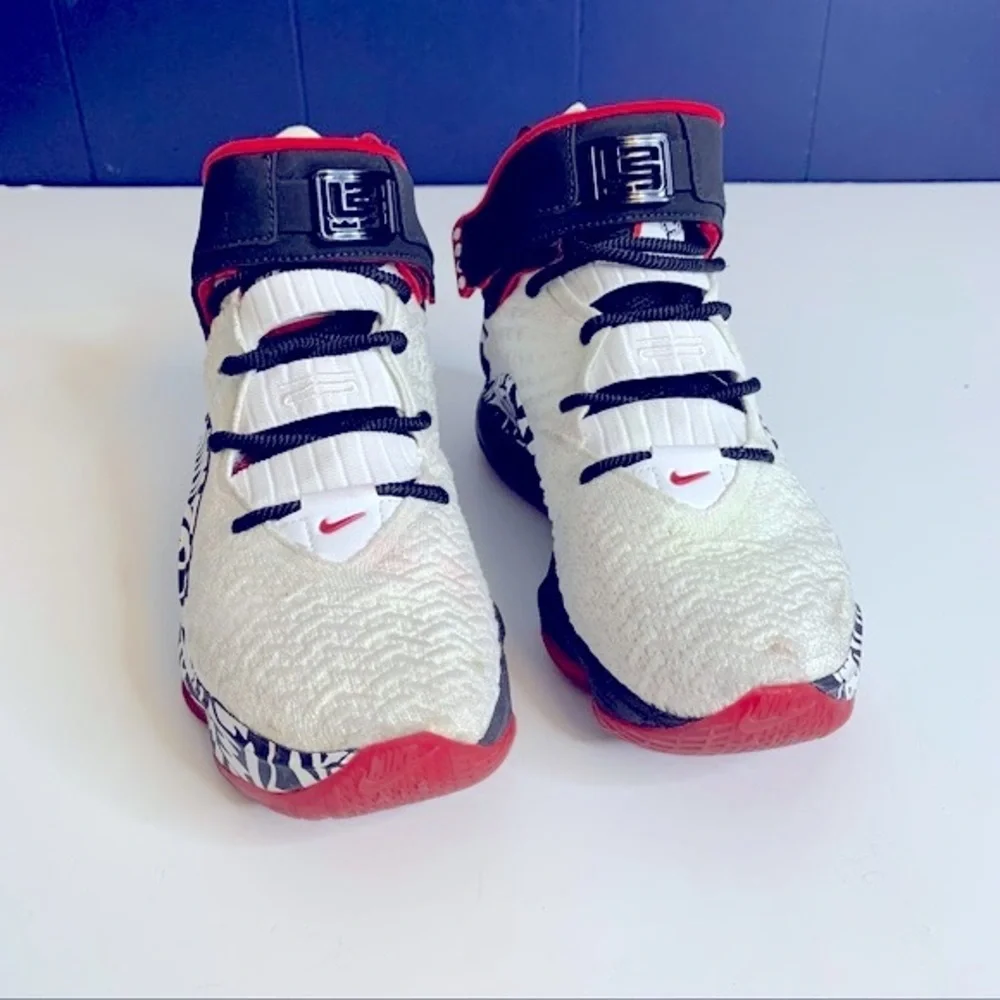 Nike LeBron 17 LeBron 4 Graffiti Shoes Size 5.5‎